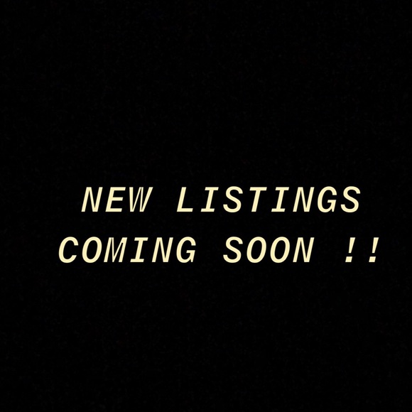 FOLLOW MY CLOSET πΊ - Picture 1 of 1